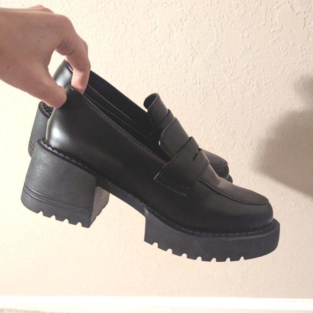 Heeled loafer